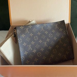 Authentic Discontinued Louis Vuitton Toiletry 26